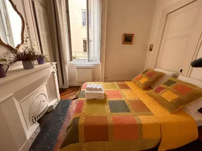 Un ou plusieurs lits dans un hébergement de l'établissement Le Victor Hugo-Lyon Centre