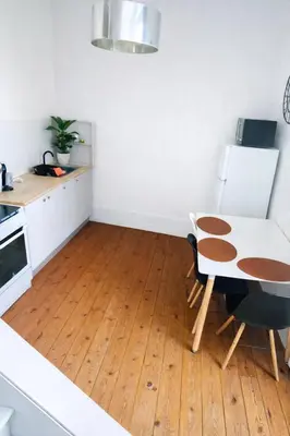 Cuisine ou kitchenette dans l'établissement Logement en pleine nature