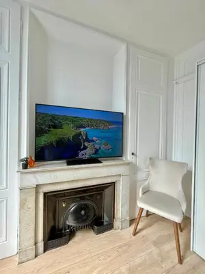 Télévision ou salle de divertissement dans l'établissement Superbe T3 à 15 min de Lyon