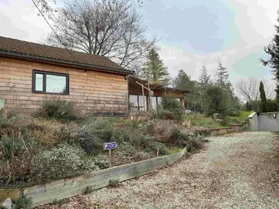 Jardin de l'établissement Le Chalet des Iris
