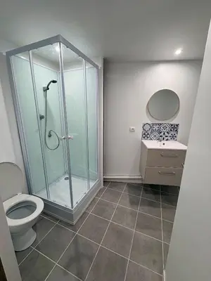 Salle de bains dans l'établissement Maisonnette au milieu de vignes