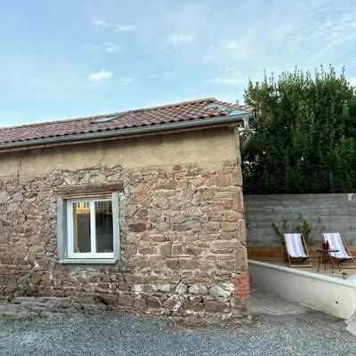 Maisonnette au milieu de vignes