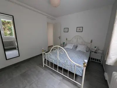 Un ou plusieurs lits dans un hébergement de l'établissement Appartement F2 rez-de-jardin