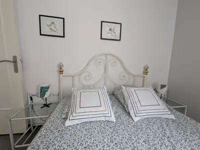 Un ou plusieurs lits dans un hébergement de l'établissement Appartement F2 rez-de-jardin