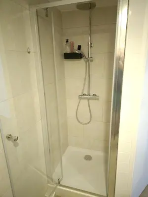 Salle de bains dans l'établissement Le Bachely - Meublé de tourisme classé 3 étoiles