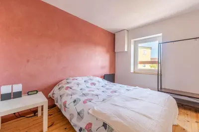 Un ou plusieurs lits dans un hébergement de l'établissement T2 chaleureux au coeur des vignes -vue place de Condrieu-long séjour possible