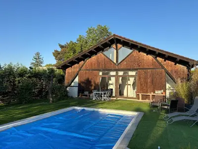 Piscine de l'établissement Logement indépendant ou située à proximité