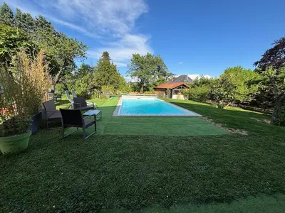 Piscine de l'établissement Logement indépendant ou située à proximité