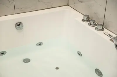 Salle de bains dans l'établissement LES BULLES DE MONA - Luna - Spa - Clim