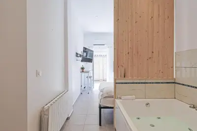 Salle de bains dans l'établissement LES BULLES DE MONA - Luna - Spa - Clim