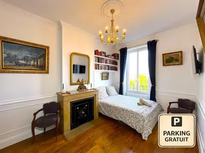 Un ou plusieurs lits dans un hébergement de l'établissement Appartement de charme - Parking privé gratuit - Métro proche - Cours Emile Zola
