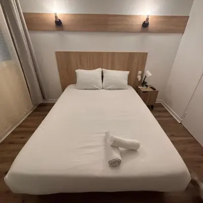 Un ou plusieurs lits dans un hébergement de l'établissement Central Hôtel