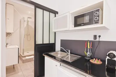 Cuisine ou kitchenette dans l'établissement LES BULLES DE MONA - Chic - Spa - Clim