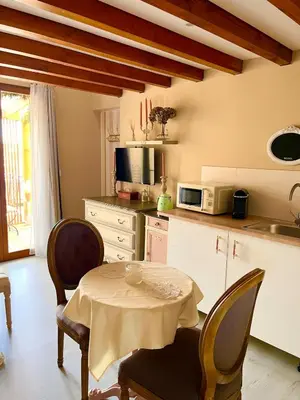 Cuisine ou kitchenette dans l'établissement Le Boudoir, inclus petit déjeuner
