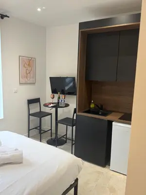 Un ou plusieurs lits dans un hébergement de l'établissement LES BULLES DE MONA - Passion - Spa - Clim