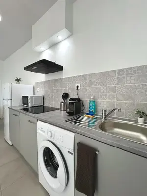 Cuisine ou kitchenette dans l'établissement T2 urbain proche du centre-ville de Lyon