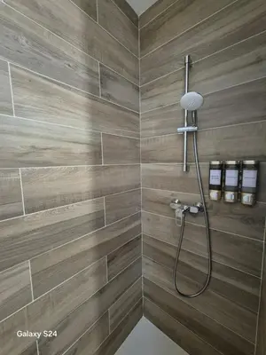 Salle de bains dans l'établissement Appartement T2 avec jardin - Saint Maurice l'Exil