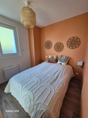 Un ou plusieurs lits dans un hébergement de l'établissement Appartement T2 avec jardin - Saint Maurice l'Exil