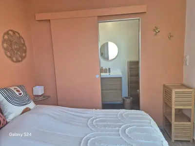 Un ou plusieurs lits dans un hébergement de l'établissement Appartement T2 avec jardin - Saint Maurice l'Exil