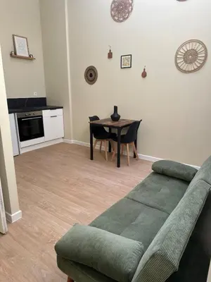 Coin salon dans l'établissement Appartement cosy gare chateaucreux