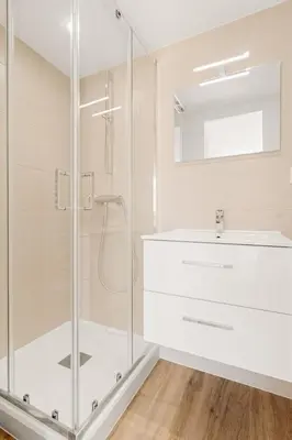 Salle de bains dans l'établissement Le Jardin Secret