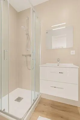 Salle de bains dans l'établissement L'Atelier Chic