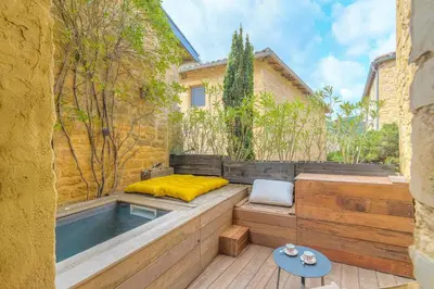 Jardin de l'établissement L'Arche Dorée