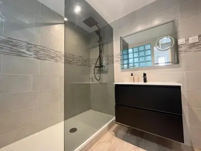 Salle de bains dans l'établissement Duplex avec terrasse à 15 min de Lyon
