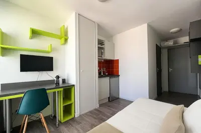 Télévision ou salle de divertissement dans l'établissement Studio tout équipé à Villeurbanne