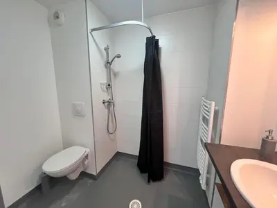 Salle de bains dans l'établissement Studio tout équipé à Villeurbanne