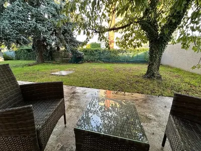 Jardin de l'établissement Jardin calme à 30min de Lyon