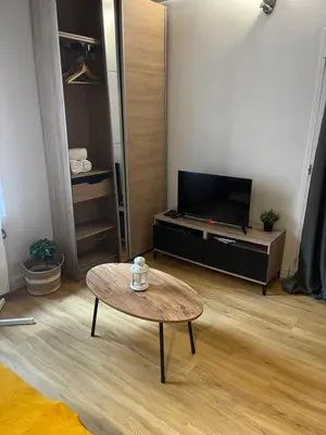 Télévision ou salle de divertissement dans l'établissement LE REFUGE - STUDIO coeur Presqu'île