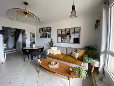 Coin salon dans l'établissement Duplex bohème et lumineux avec balcon, proche Lyon