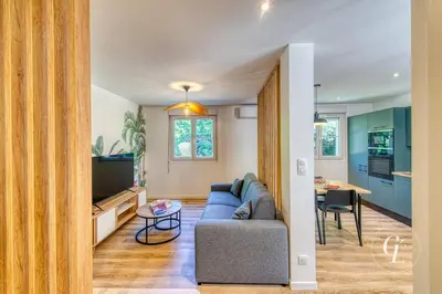 Coin salon dans l'établissement Shanis - Cozy Appartement sur Pérouges-Meximieux