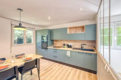 Cuisine ou kitchenette dans l'établissement Shanis - Cozy Appartement sur Pérouges-Meximieux