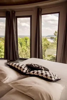 Un ou plusieurs lits dans un hébergement de l'établissement LOVE ROOM & SPA & Lloyd