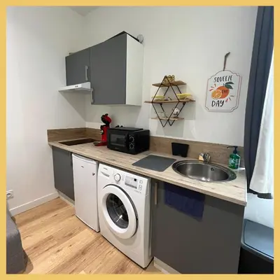 Cuisine ou kitchenette dans l'établissement Appartement St Genis Laval Hyper centre