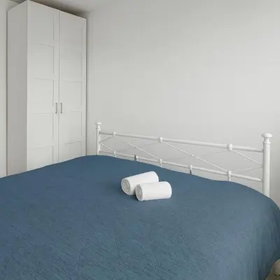 Un ou plusieurs lits dans un hébergement de l'établissement Appartement Avec Balcon & Jardin