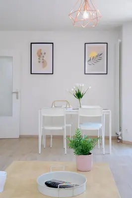 Plan de l'établissement Bright, 2 bedrooms, central, garage and balcony