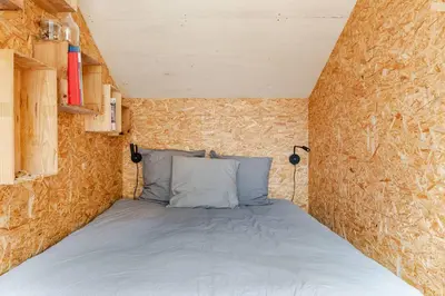Un ou plusieurs lits dans un hébergement de l'établissement Cocon nature, clim & home cinéma