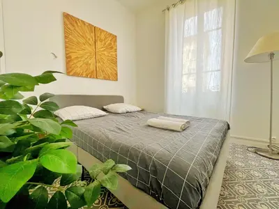 Un ou plusieurs lits dans un hébergement de l'établissement Suite Barrie - studio 2 personnes - Check in H24 & wifi