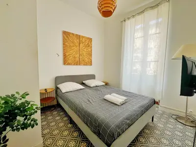 Un ou plusieurs lits dans un hébergement de l'établissement Suite Barrie - studio 2 personnes - Check in H24 & wifi