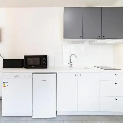 Bright studio with garage - Valmy District