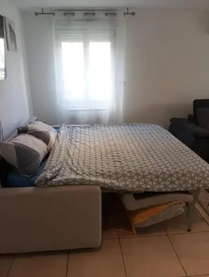 Un ou plusieurs lits dans un hébergement de l'établissement Studios dans une résidence sécurisée et calme avec place de parking