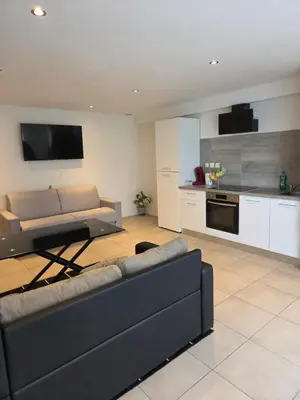 Cuisine ou kitchenette dans l'établissement Studios dans une résidence sécurisée et calme avec place de parking
