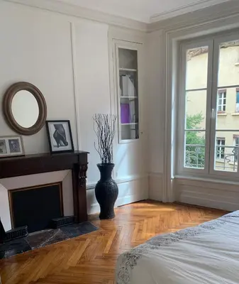Un ou plusieurs lits dans un hébergement de l'établissement Grand appartement de charme idéalement situé