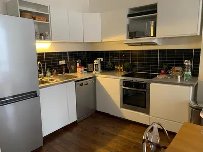 Cuisine ou kitchenette dans l'établissement Grand appartement de charme idéalement situé