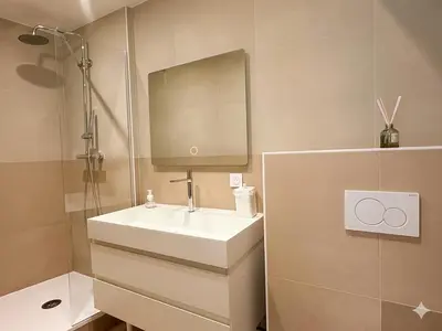 Salle de bains dans l'établissement Appartment with terrace and Jacuzzi Pyramid view