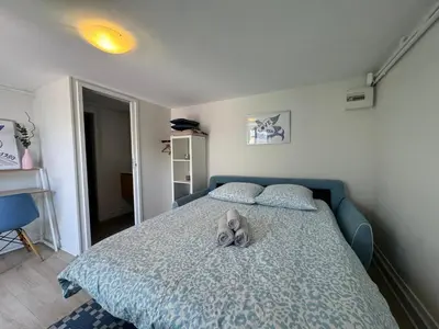 Un ou plusieurs lits dans un hébergement de l'établissement Majorelle Studio near Eurexpo - Lyon - hospitals