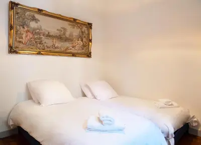 Un ou plusieurs lits dans un hébergement de l'établissement Appartement 100m2 d'élégance au sein d'un Château caché à 10min de Lyon